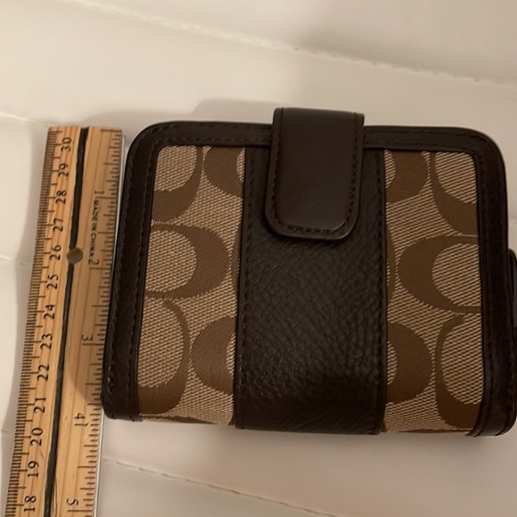 Coach signature wallet with zippered coin /card compartment - Picture 10 of 10